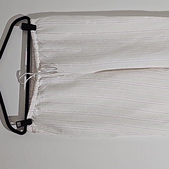 H&M, NWT wide leg white with pinstripe. Size medium. Elastic‎ waist with tie. - Picture 3 of 8